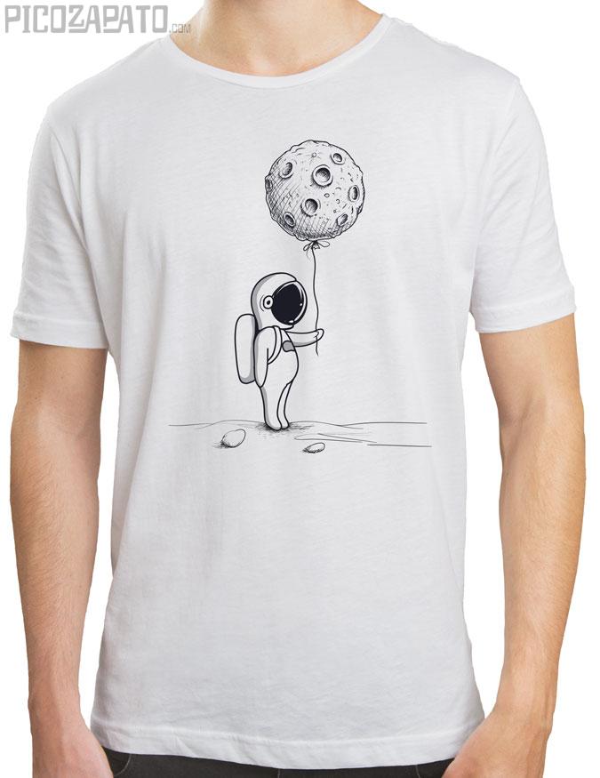 Astronauta con globo planetario