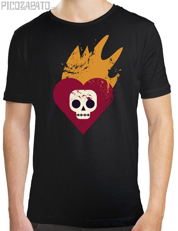 Calavera con corazón llameante