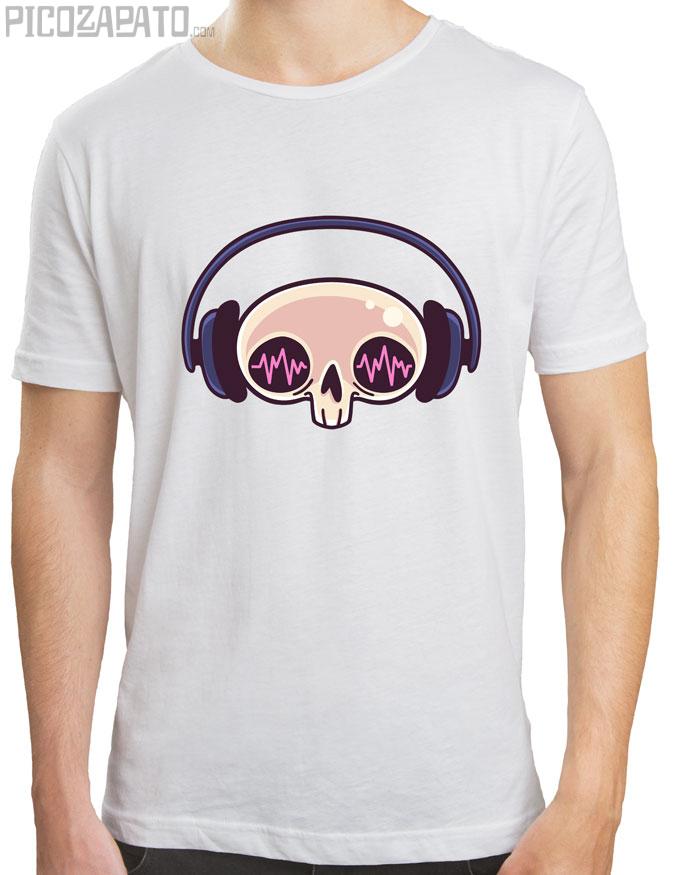 Calaveri escuchando música