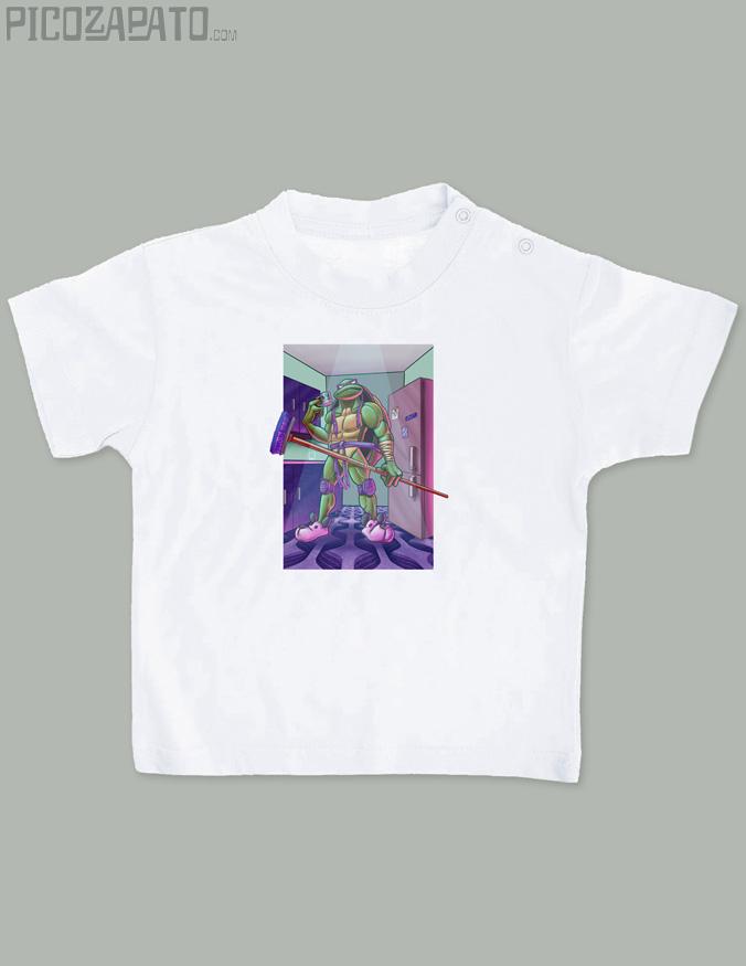 Camisetita Ninja en la cocina